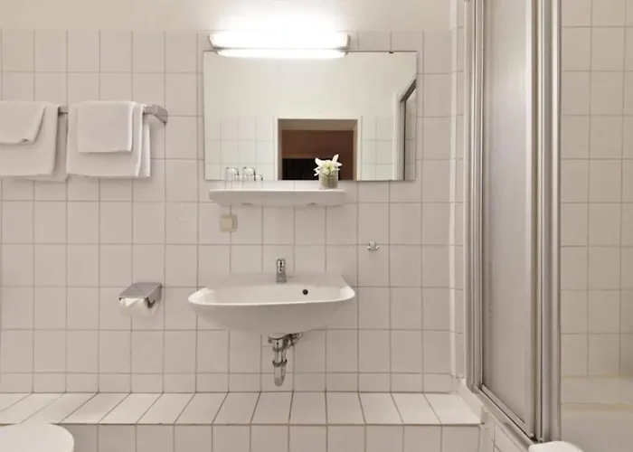 Hotel Commerz Hamburg By Uniqstay 2*